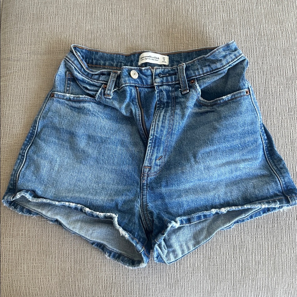 ABERCROMBIE Curve Love Ultra High Rise Mom Shorts